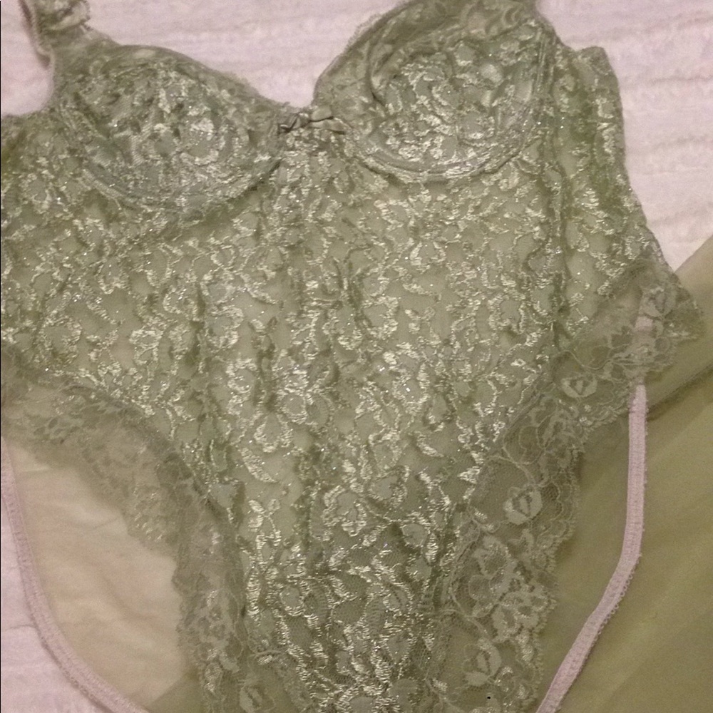 Lingerie - Picture 5 of 8